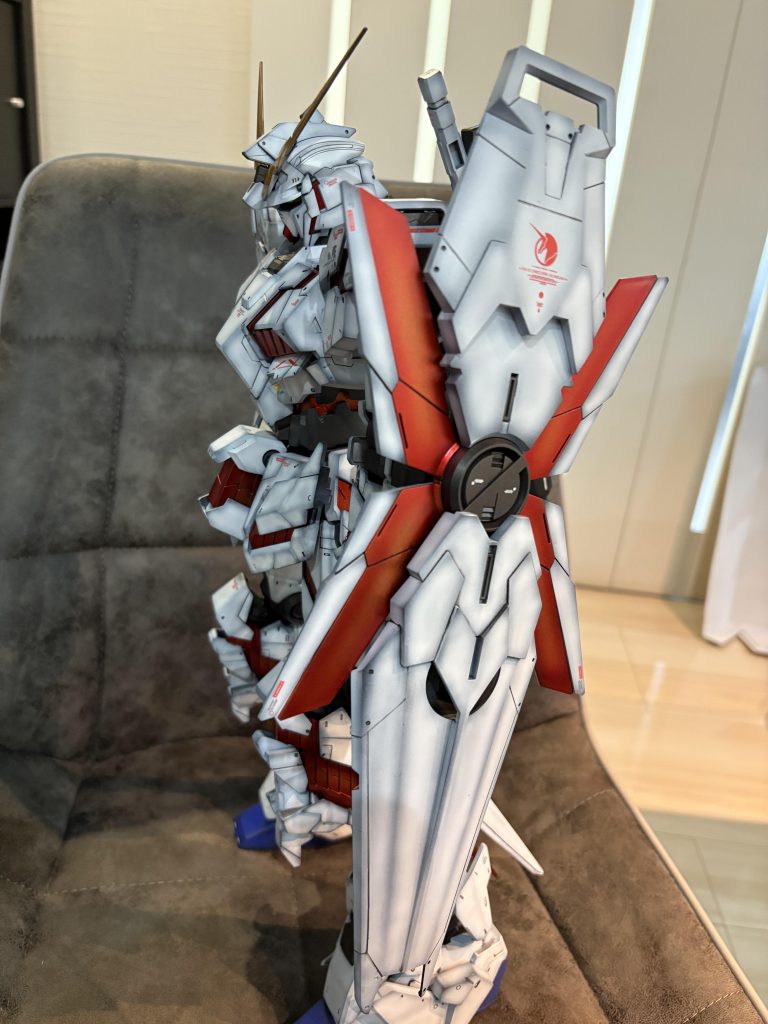 シールドもしっかりスジボリ