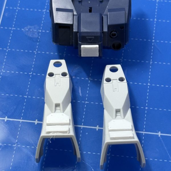 スネの装甲追加と胸部装甲追加