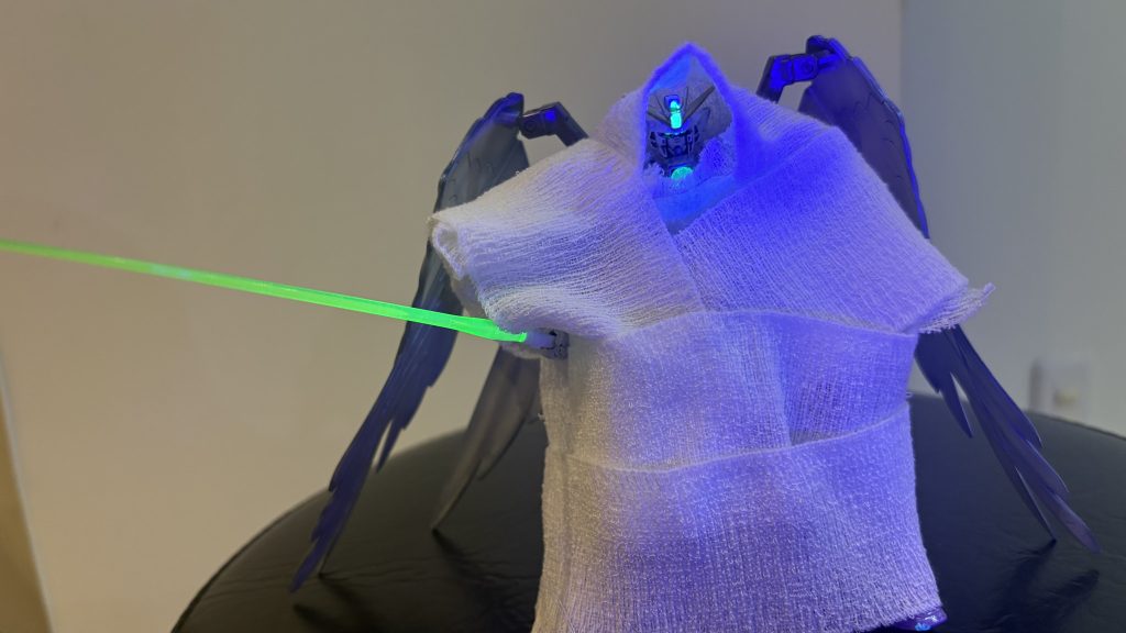 忘れてましたが、蛍光塗料で塗ったのでブラックライトで光ります！