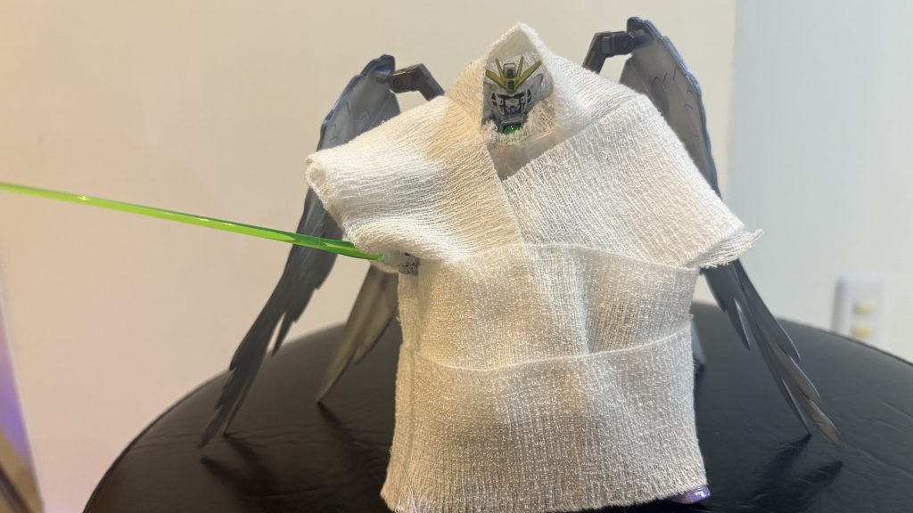 包帯でマント作ってみました。ちょっとオバQみたいですが笑