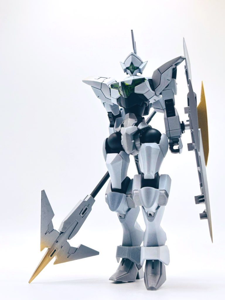 全体像は写真の通りで白騎士というより銀の方が強くなっておりますパーツ構成は頭 ミカエリス &nbsp;胴体 &nbsp;ガンヴォルヴァ腕 ランシェ &nbsp;脚 ザウォートとなってます