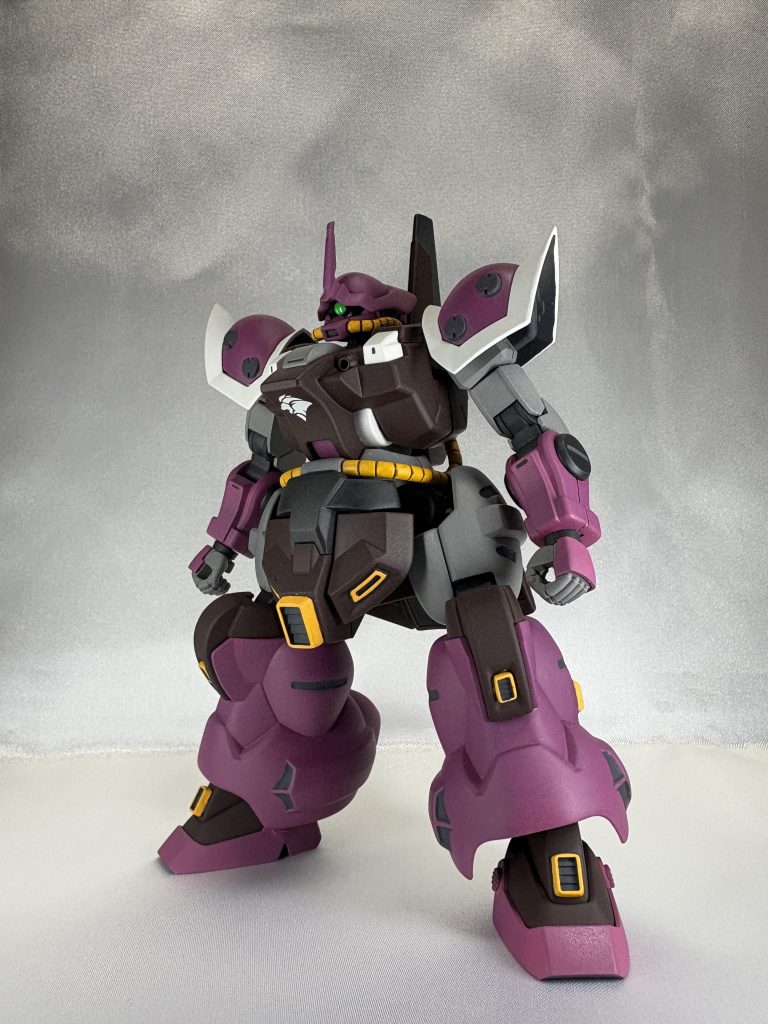 こちらが完成品。武装を持たず、ヒートダートを付ける前の状態です。