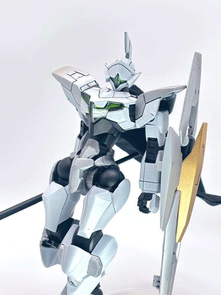 上の写真のものだけだと物足りなかったのでマントを制作しました。可動式です。表情がつけることができるので大変いいですね