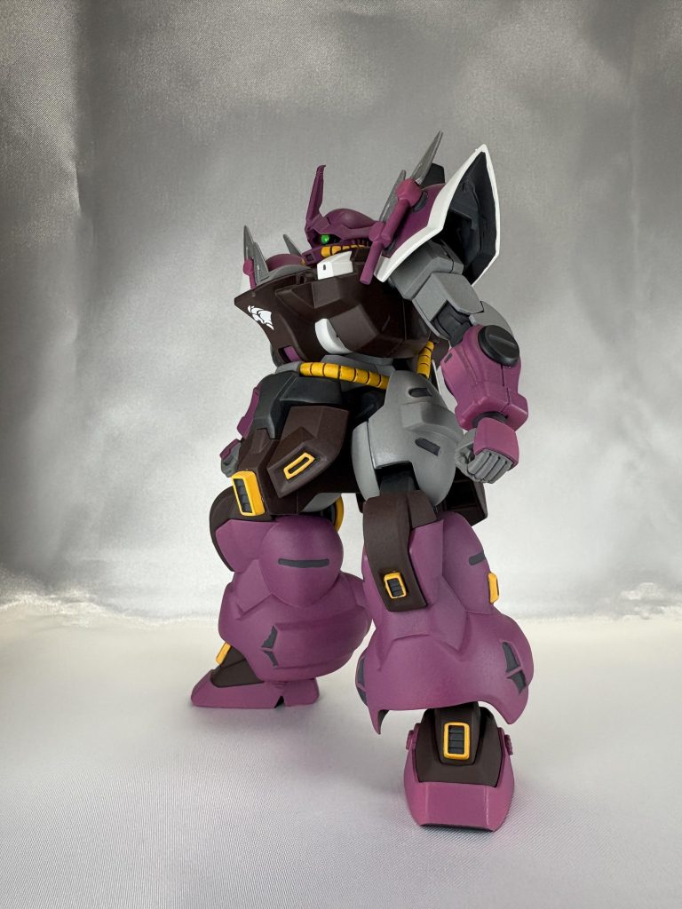 他の改造箇所としては、ディランザ脚部のギザギザしたデザインが好きじゃなかったのでパテで整形し、オレンジ部分のダクトは色分けしやすいように一部別パーツ化。　少し足したりもしてみました。