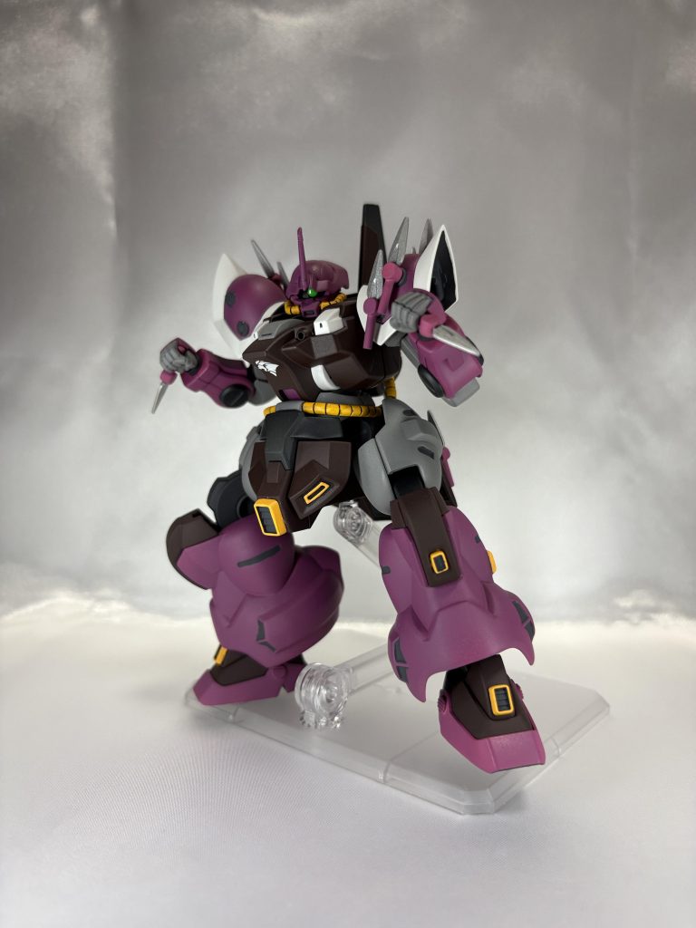 ヒートダートを構えたポーズもしてみました。んー、動きのあるカッコいいポーズって本当にどうやったら良いのか。本当に苦手です。