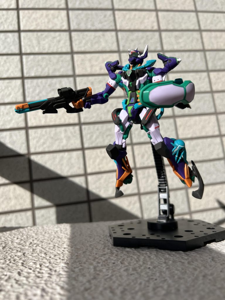 ジークアクスのキットはスタンドを使って浮かした方が良いですね。