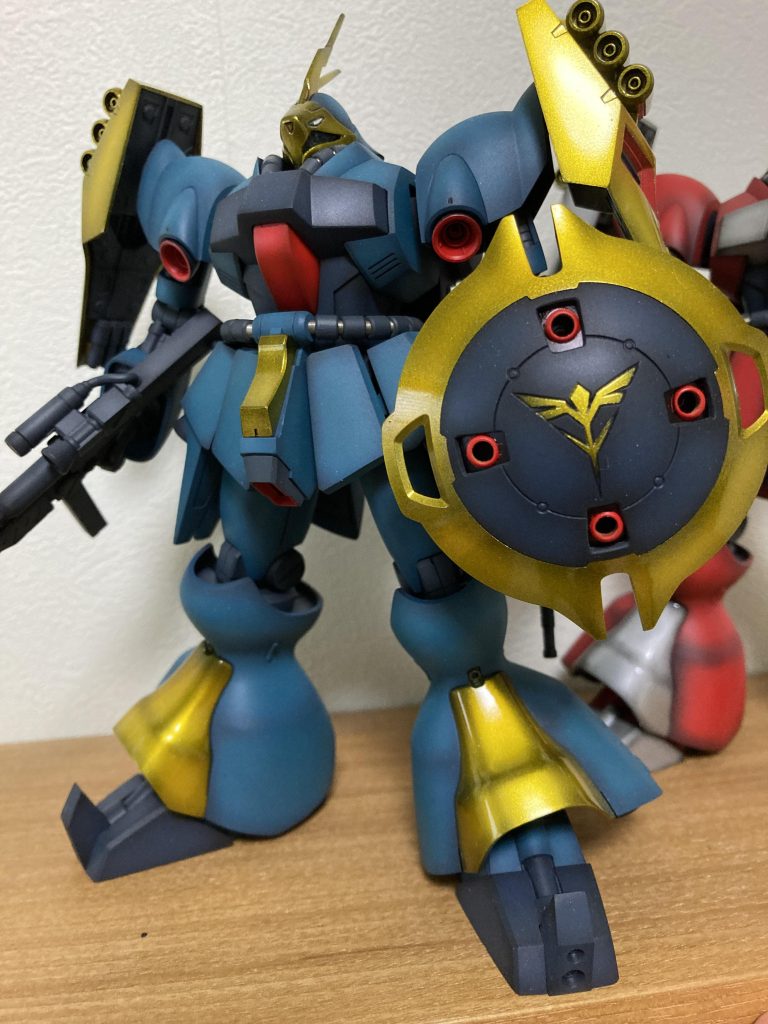 作品名：メリクリ✨<p>気がつけばもう年末ですね。 街にはジングルが聴こえます。製作を進めている逆シャアシリーズをふと見るとクリスマスカラーの2体が… 作成中は気が付かなかったですが、かたやクリスマスカラー、もう片方はサンタさんカラーじゃないで […]</p>
