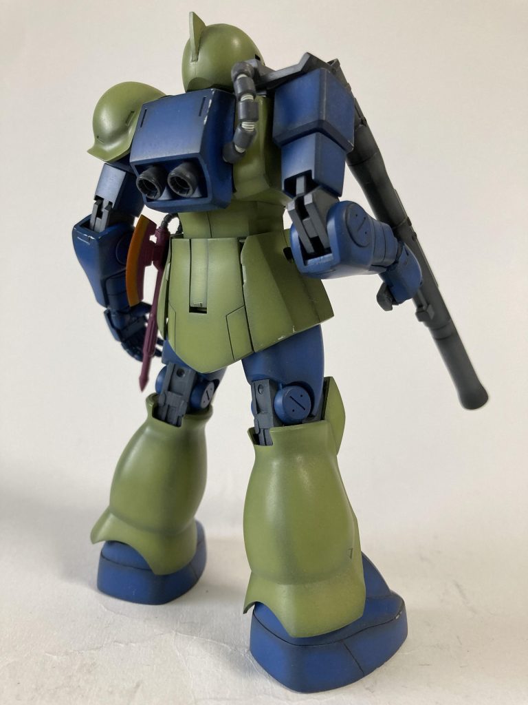 肩から伸びるパイプはスプリング、市販パイプに変更