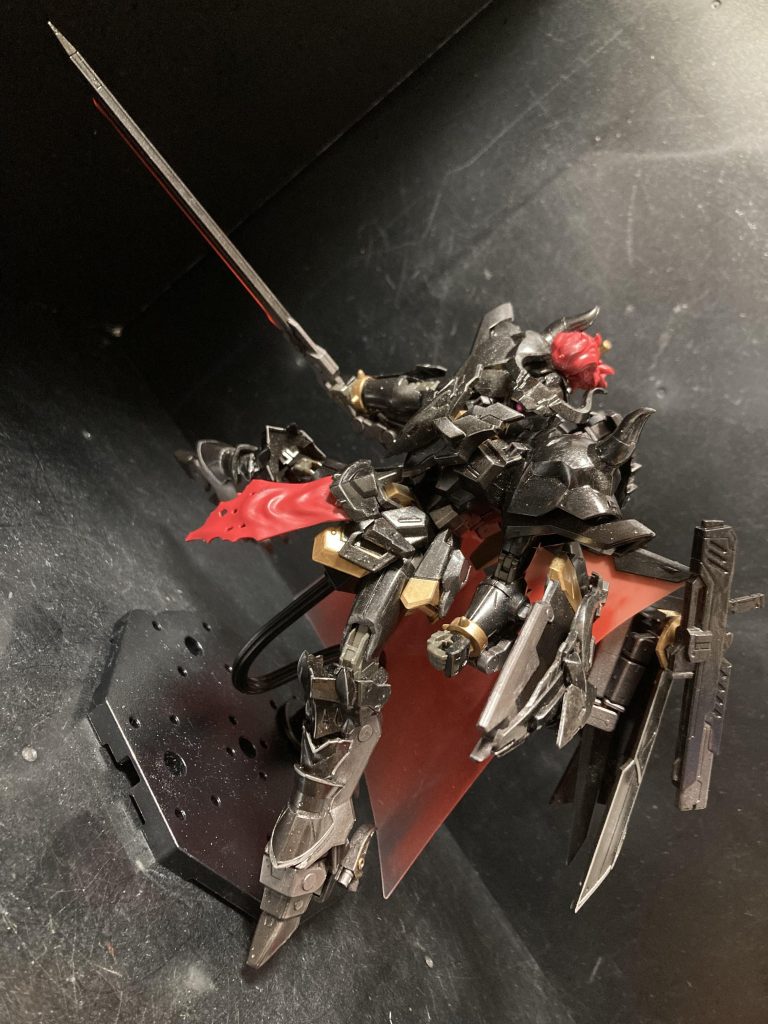 キット付属の、対MS重斬刀装備。こちらはバックパックの付け根にマウントしてます。細身ですけどこの剣も良き！30MFのパーツがなかったら、剣は別に作らなかったと思います。