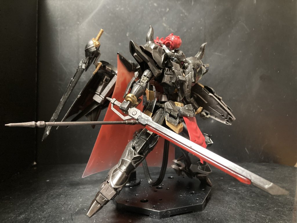 バックパックの基本はそのままなので、ビームマントも装備できます。似合わないかな？と思っていたんですが、そんな事ありませんでした。無改造で取り付けちゃったんですが、たなびく様に手を加えても良かったかな、と思います。