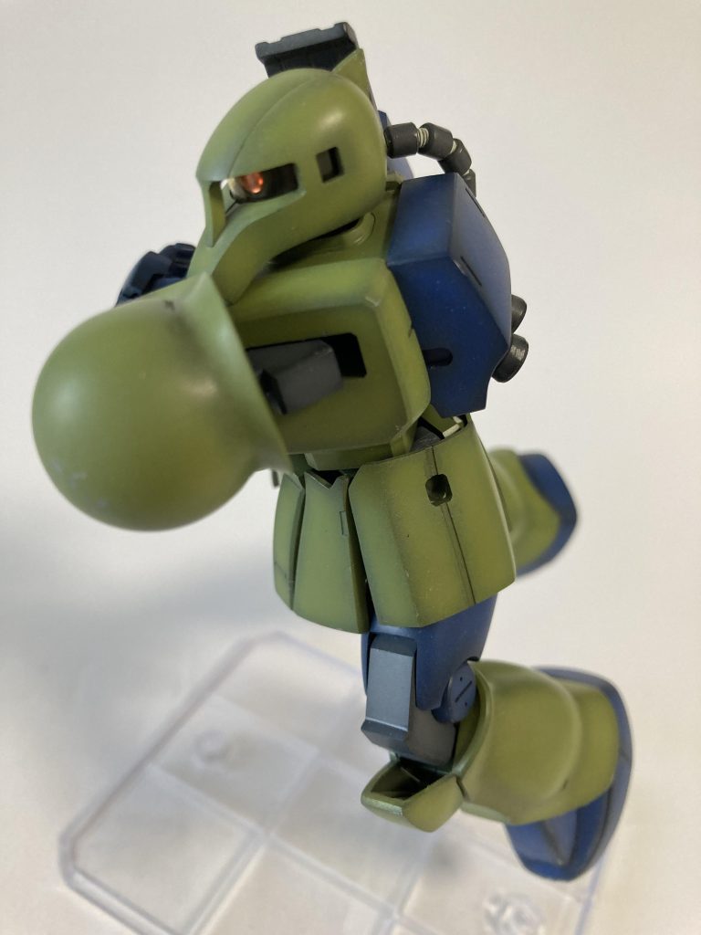 肩アーマーのぶつけそうな面に多めにハゲチョロしました