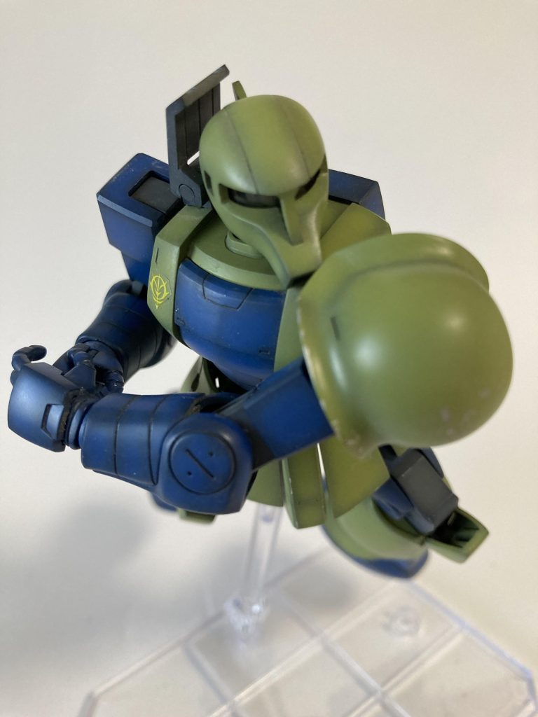 旧ザクと言えばショルダータックル!