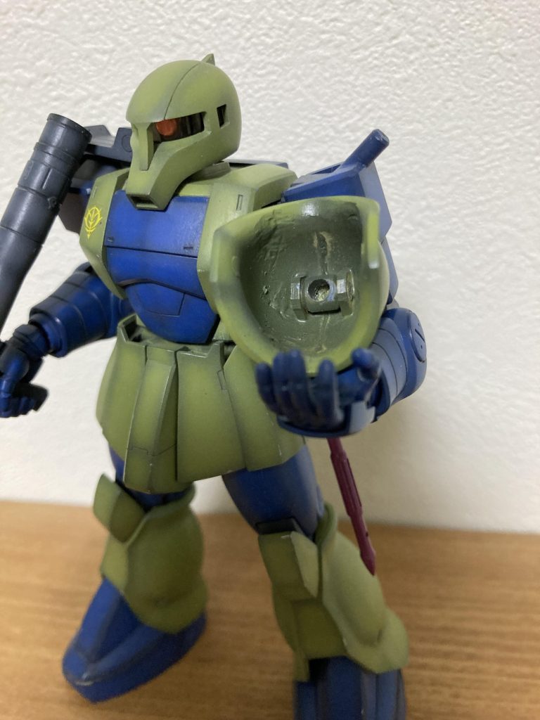 旧HGUCの肩アーマーは変な位置にポリキャップが見えるので、他作品同様に接続方法を変更してます