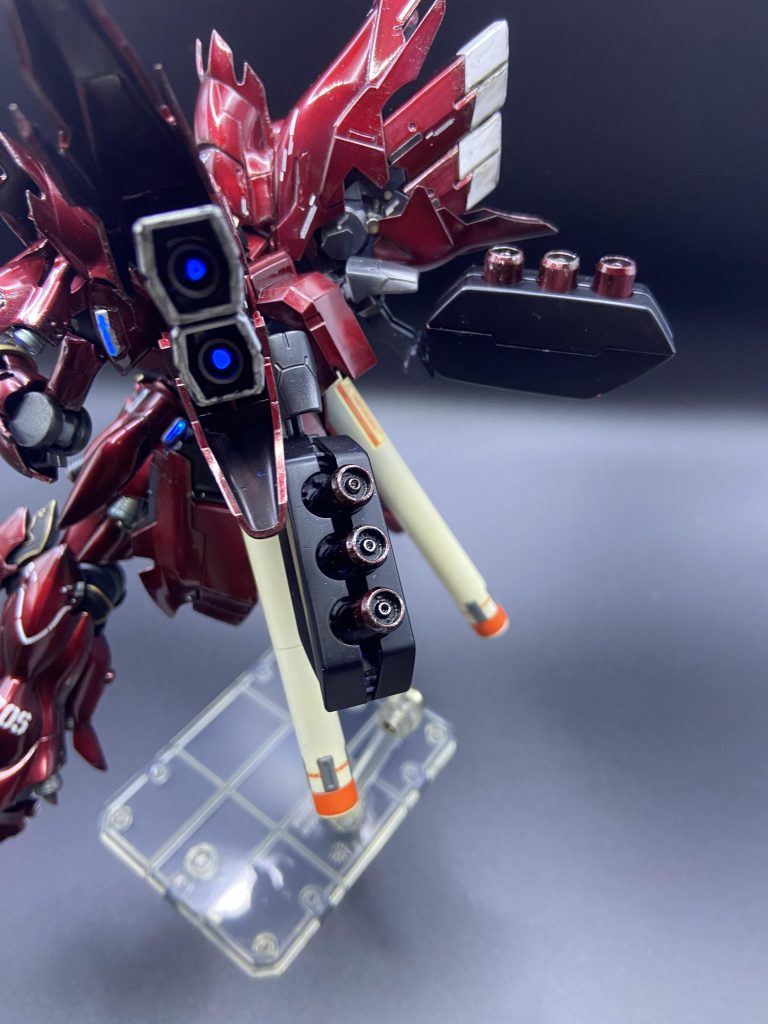 シナンジュには無粋ですがファンネル搭載してます。実際シナンジュには要らないんですがね💦なんとなく付けちゃいました😆