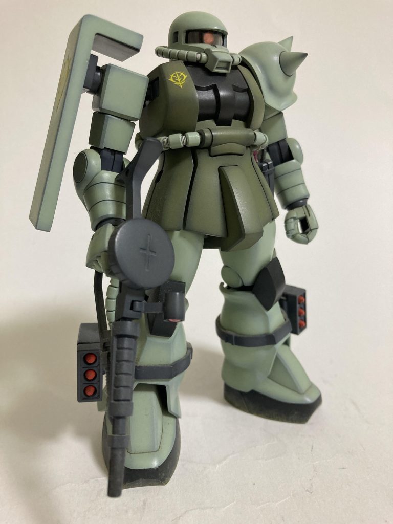 revive版は当然スタイリッシュでカッコいいのですが、私のイメージは旧HGUCがどストライクです