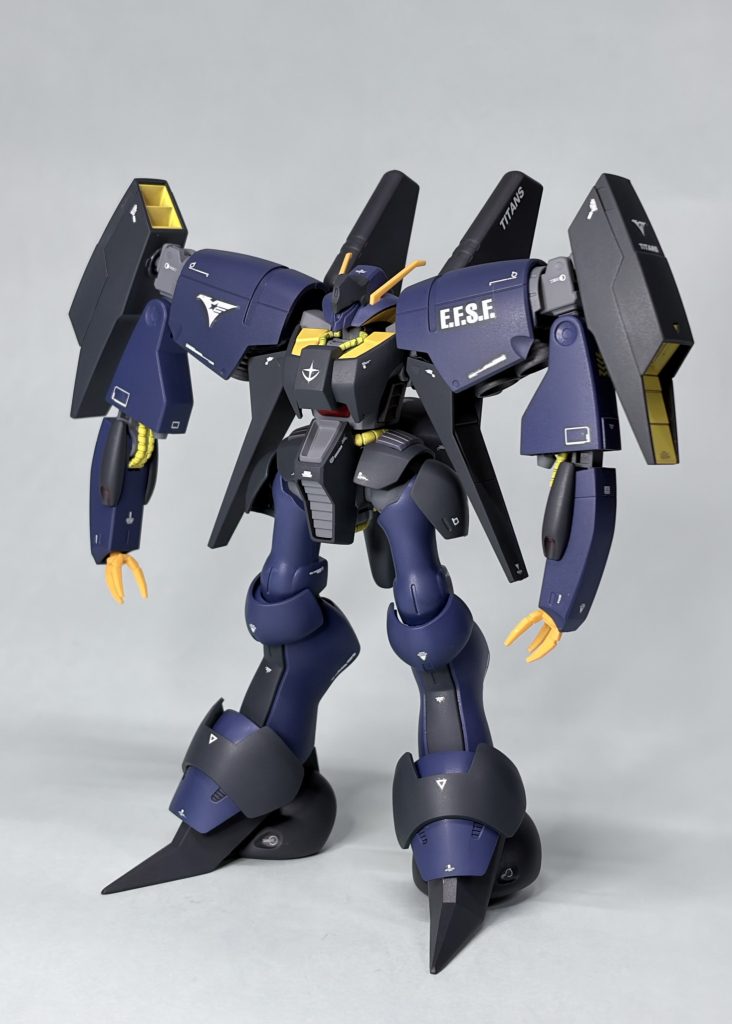 元々のレッド部分は極力少なめにしてよりティターンズっぽくしてみました。