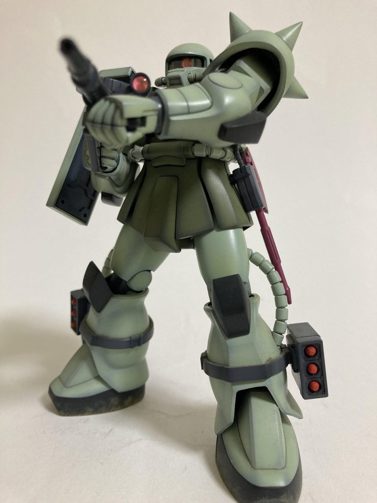 ショルダーアーマーのポリキャップは旧ザク同様に見えない位置に変更