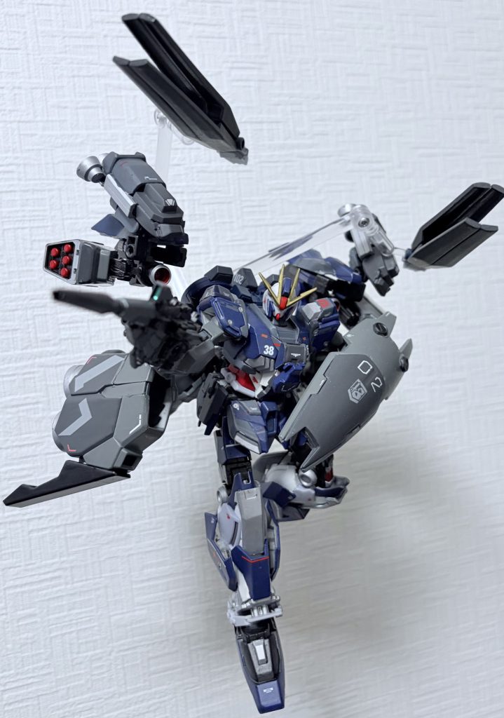 射撃ポーズ　少々無理矢理ですがエフェクトつけてファンネルを飛ばすことも可能です