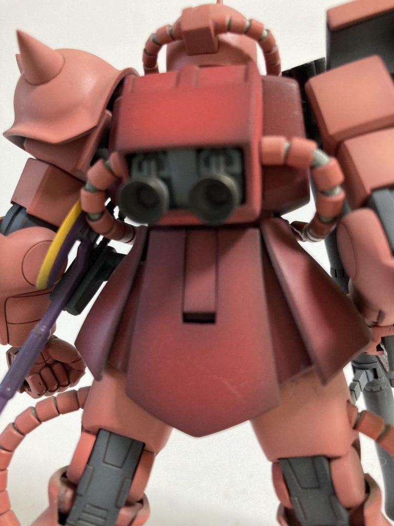 HGUCの腰アーマーは前後左右の分割のため、ポーズによって『イヤ〜ん❤️』な感じになります(ましてや色味のせいでフトモモが艶かしいので 笑)インナーアーマーを自作しました