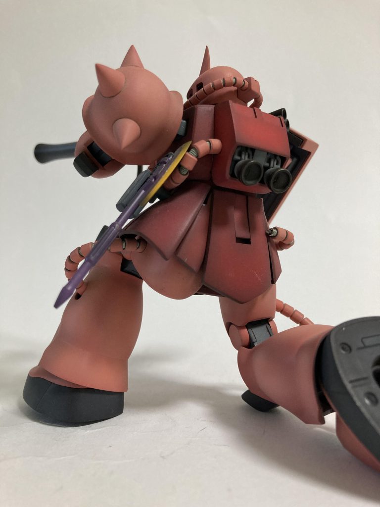 膝立ちの際に腰のインナーアーマーが効果を発揮します