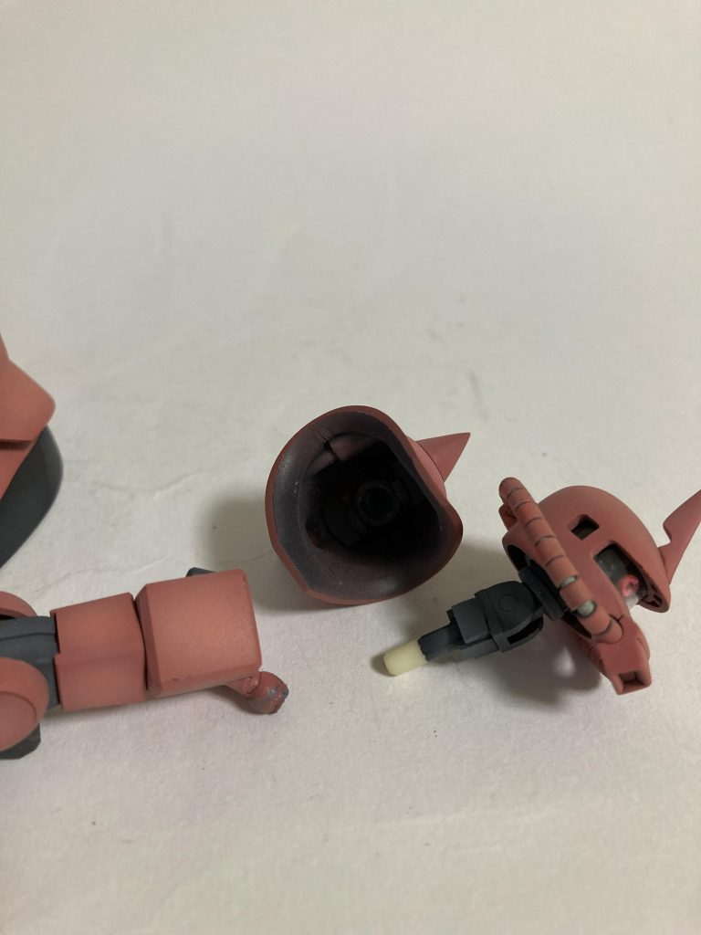 引き出し式の首、肩アーマーの接続方法の変更など、旧ザク・量産型ザクとフォーマットを統一しました