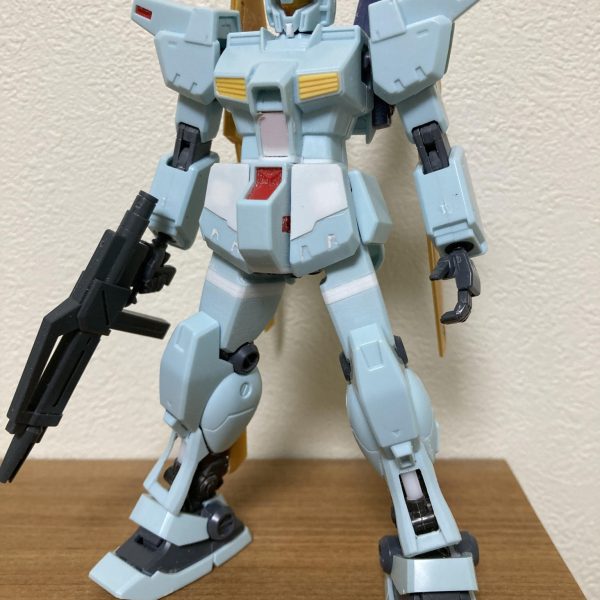 順調に進んでいるジム・カスタム改百式の構想段階でフレキシブルバインダー等の有用性をテストするため、現存機体に試作パーツを組み込み、改修した機体。本機は破棄されず、紆余曲折を経てロンドベルに渡った。的な感じです。逆シャアに足らなかった百式系のMSをでっち上げてみました。あのパイロットが劇中前に愛用した機体として塗装しようかと(誰やねん)私にしては珍しくオラ設定の作品です。（2枚目）