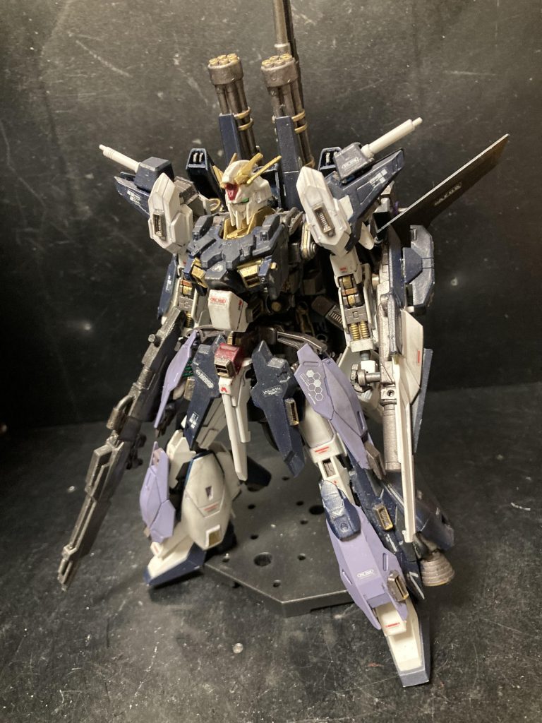 ボクの考えた最強のZガンダム、という厨二全開wの発想で制作した作品になります。本編のZガンダムは、汎用性は抜群でしたが、武装は比較的に標準的で、劇中で敵MSの特殊兵装に押される場面がかなり多かったので、武装てんこ盛り&完全変形という内容になってます。