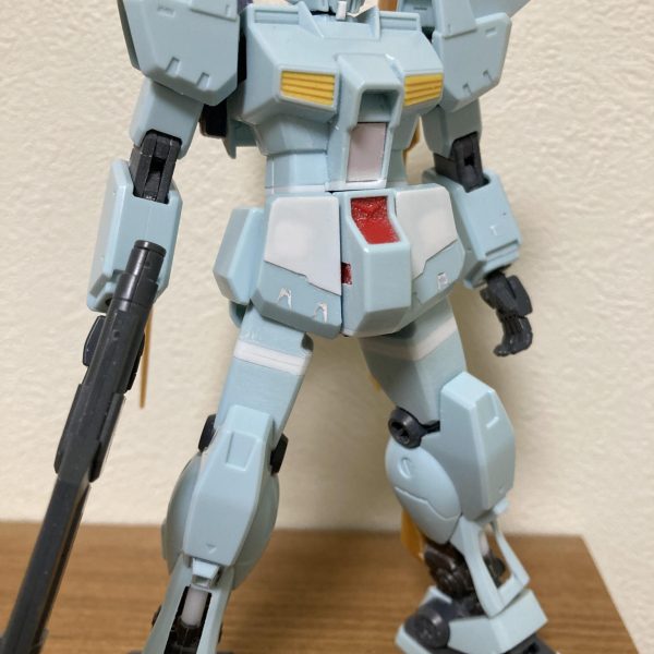 順調に進んでいるジム・カスタム改百式の構想段階でフレキシブルバインダー等の有用性をテストするため、現存機体に試作パーツを組み込み、改修した機体。本機は破棄されず、紆余曲折を経てロンドベルに渡った。的な感じです。逆シャアに足らなかった百式系のMSをでっち上げてみました。あのパイロットが劇中前に愛用した機体として塗装しようかと(誰やねん)私にしては珍しくオラ設定の作品です。（6枚目）