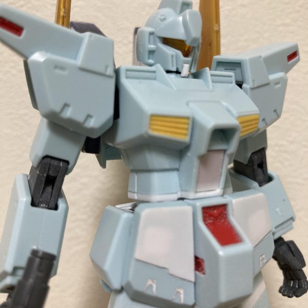 順調に進んでいるジム・カスタム改百式の構想段階でフレキシブルバインダー等の有用性をテストするため、現存機体に試作パーツを組み込み、改修した機体。本機は破棄されず、紆余曲折を経てロンドベルに渡った。的な感じです。逆シャアに足らなかった百式系のMSをでっち上げてみました。あのパイロットが劇中前に愛用した機体として塗装しようかと(誰やねん)私にしては珍しくオラ設定の作品です。（7枚目）