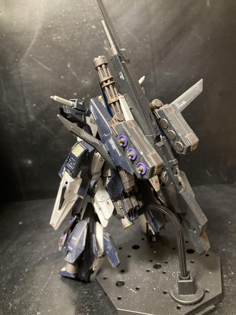 ベースは今や貴重なキット、ガンダムビルドファイターズバトローグ第５話で登場、3代目名人カワグチの愛機、A−Zガンダムです。武装はビームライフル、シールド、肩部にビームサーベルx２、背面にビームガトリングx２、ファンネルラックx２、中央にハイメガバズーカランチャー。右腕部に隠しビームサーベルです。