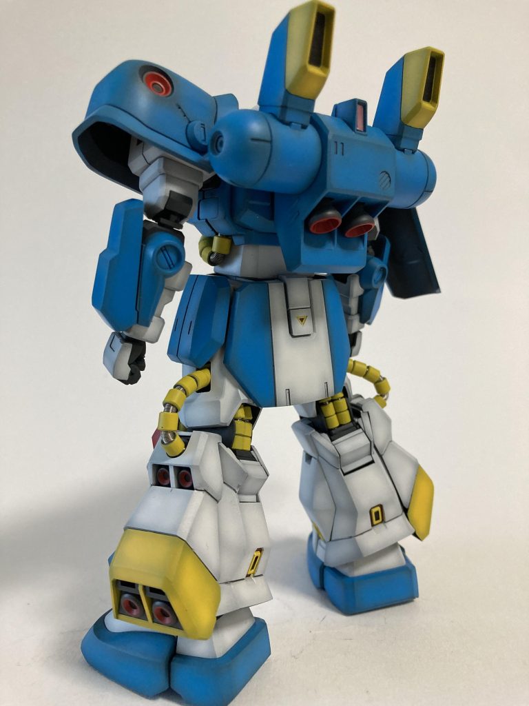 目立つカラーリングです