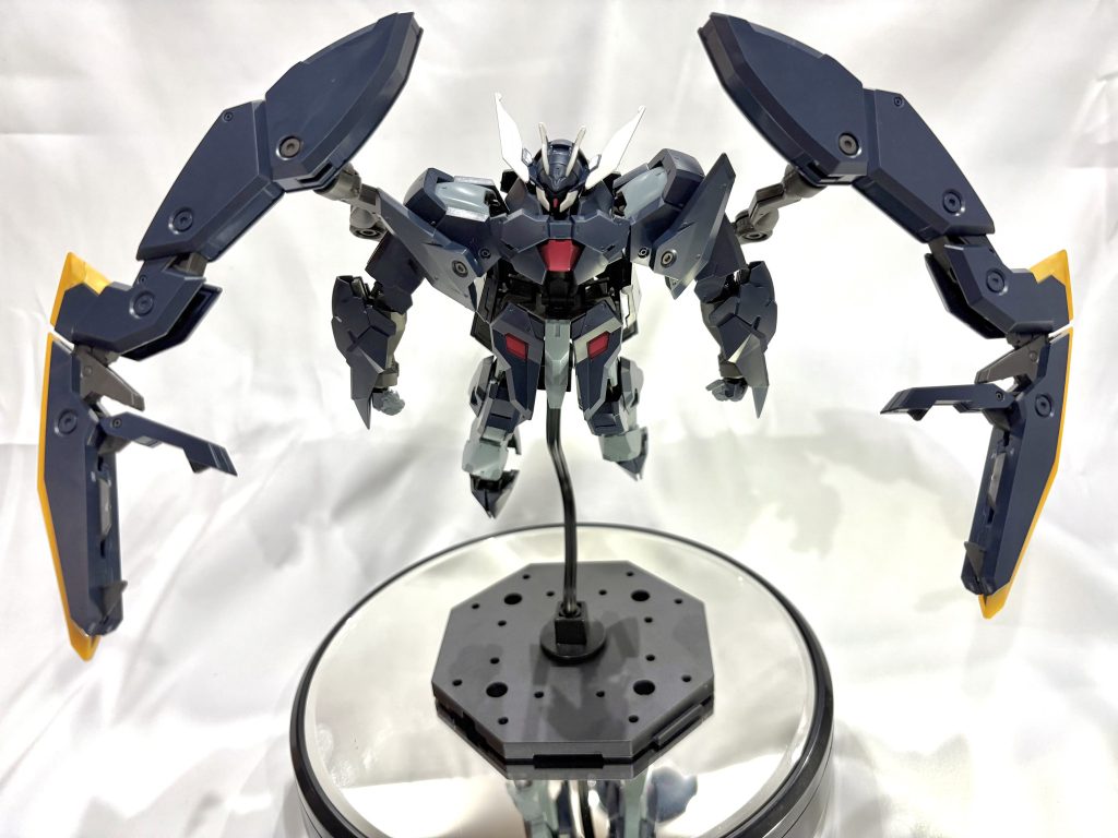 機体のゴツさと爪のデカさが相まってかなりボリューミーなキットですね