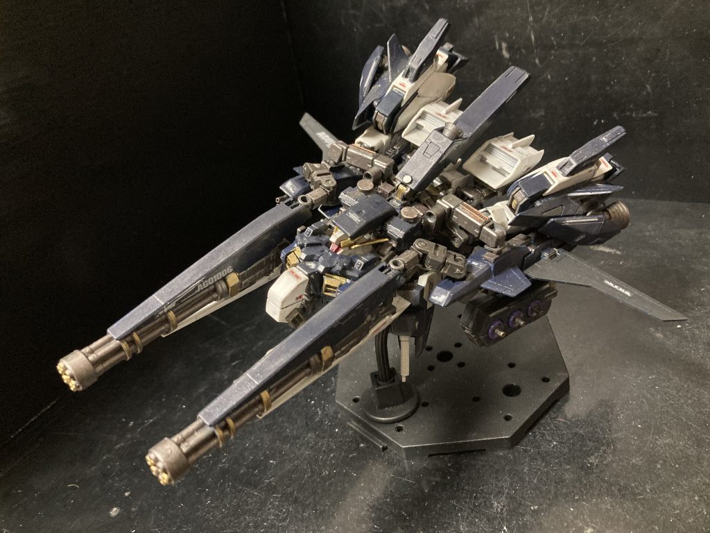 逆に全ての装備オミット状態。今回はシールド無しでWRへの可変が可能です。ちなみにファンネルラックは機体下面に。いちおうWR形態でもファンネルの使用は可能です。パイロットへの負担がヤバそうですw