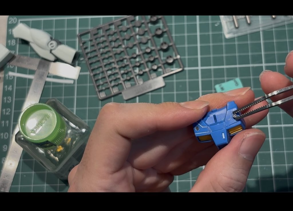 現在製作中のやつですこのパーツだけでガンダムファンなら何の機体か絶対に分かるやつですね近日中に次の動画上げれたらいいな、、、