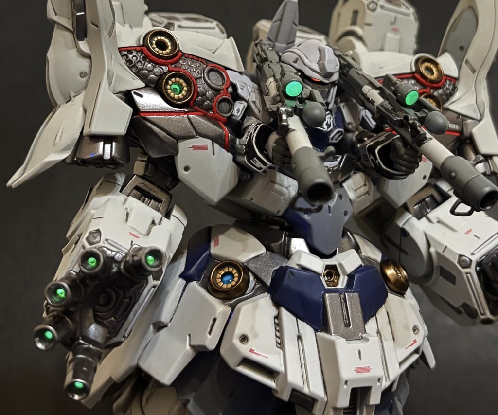 センサー、ビーム類発光。ビームは黄色の蛍光塗料にしましたが、UVライトでは緑に😭