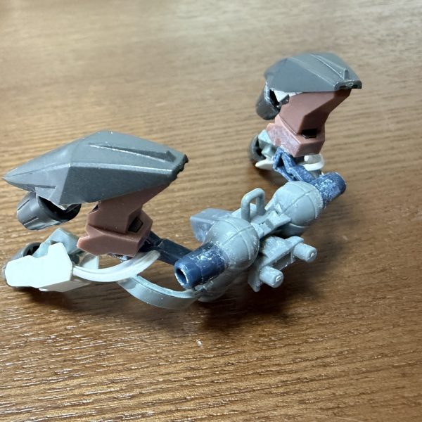 山下いくとさんのTwitterにあった、ギャン公国軍儀杖隊仕様がかっこいいなと思ったので、作ろうと思いました。完全再現は難しいので、それっぽい物を目指して作っています〜（2枚目）