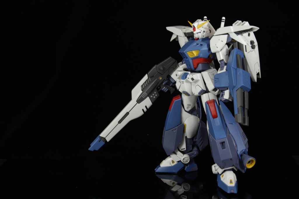 使用したパーツは頭部→F90胸部→F90Ⅱ肩→Qパック腕→F90右腕部→Jパック武器→Oパック腰→F90Ⅱ×Qパック脚部→F90Ⅱ　※足青色部分は、クラスターガンダム余剰パーツを塗装して仕上げ