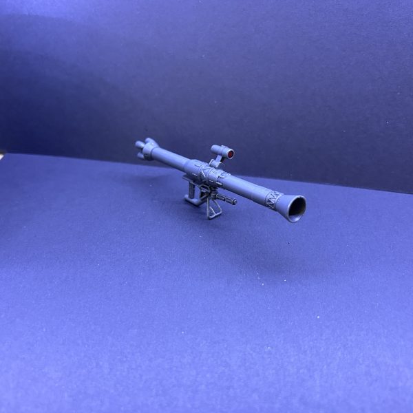 スコープはメタリックピンクシールでレジンカバーをしてます。一応、砲芯の穴も開口してありますが、スコープの見え方ばかり気にして写真ではうまく写せなかったです😅（2枚目）