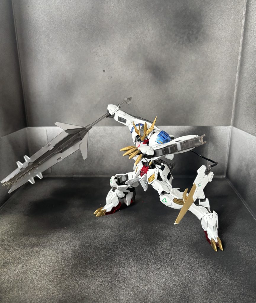 一番くじのクリアイエローはなんか自分好みではなかったのでガンダムマーカーのゴールドです塗装しました。最初はレクスの獣のようなデザインはそんなに好きではなかったのですがいざ完成してみてるとこれはこれでカッコいいということに気づき結果お気に入りです。(gundam-kao3)