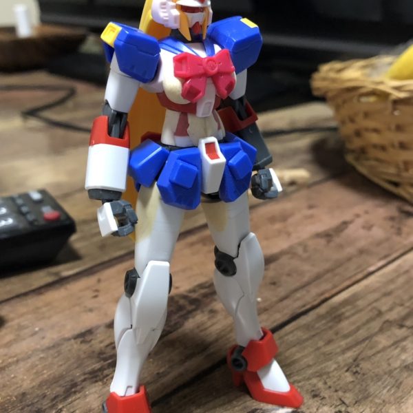 ずっと昔に改造してて子供ができたためシンナーをつかえずに塗装待ちで埋もれていた作品を取り出してみました。太ももをいかにメカらしさを残しつつ尻をつけるか‥ウエストを延長しつつヘソみたいなモールドをつけたい‥リボンを残しつつ胸っぽくしたいなどで苦戦しています。（2枚目）