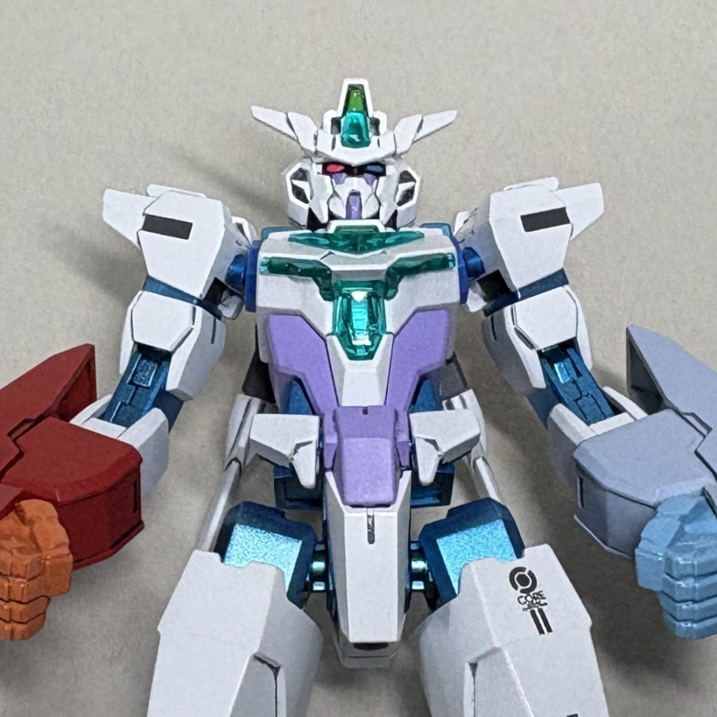 上半身アップ腕部パーツとデュアルセンサーの右左の色を父(赤)母(ライトブルー)のイメージカラーに変えてみました。