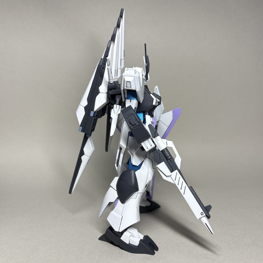 よこもともとアルスコアガンダム用のパーツのため、コアガンダム2では足首の幅が広くて脚ユニットの黒い部分に引っかかって入らないため、取り付ける際に脚ユニットの左右の黒いパーツも分解する必要があるので着脱が面倒です。