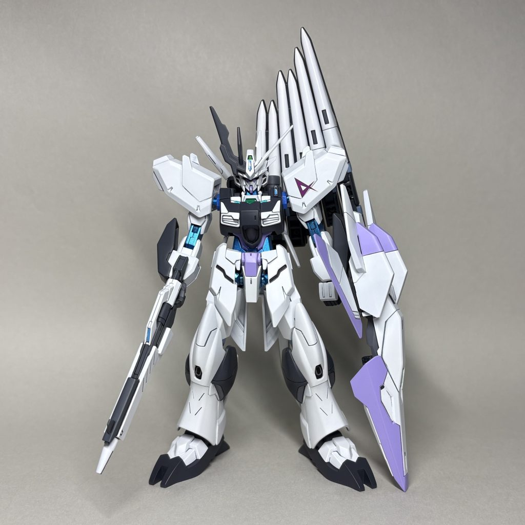 正面アーマーはイミテイトνユニットと命名しましたが、アリアンコアガンダム2(妄想設定機体)に装備させたのでアリアンνガンダムとしました。肩のデカールは、「ガンダムデカール124ビルドダイバーズシリーズ汎用」のものをアリアンの頭文字のAにかろうじて見えるような角度で貼りました。あえてフェイクνユニットの貼る向きと変えています。