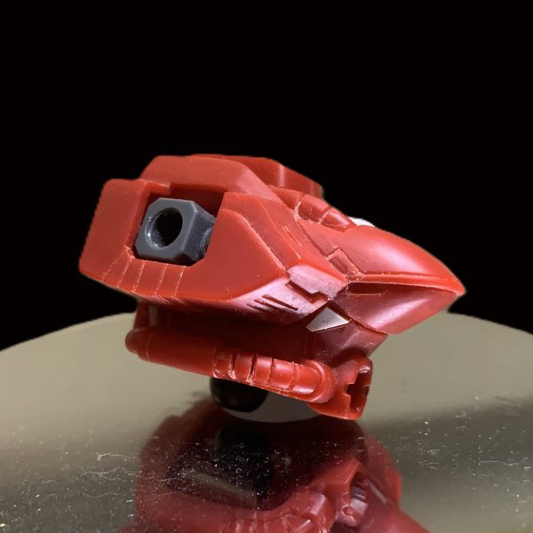 今回は胴体のディティールを追加しています。MGの画像を参考にしながら掘ったり切ったり貼ったりしながら製作しています腰サイドのスラスターはもっとディティールUPすれば良かったかなと思っています。（4枚目）