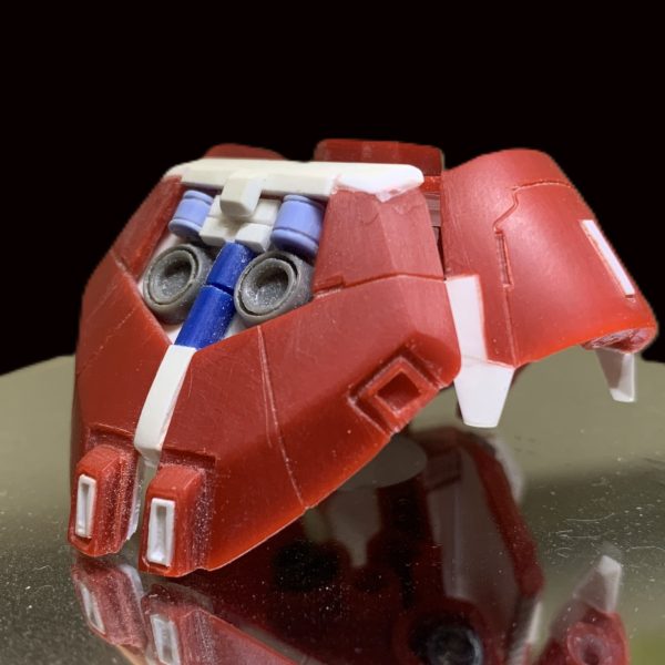 今回は胴体のディティールを追加しています。MGの画像を参考にしながら掘ったり切ったり貼ったりしながら製作しています腰サイドのスラスターはもっとディティールUPすれば良かったかなと思っています。（2枚目）