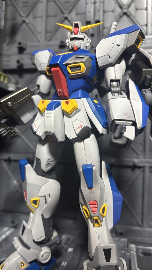 プレバンでお馴染みのMGガンダムF90今回は重厚感を出すべく白を使わずにニュートラルグレーを使用してみました