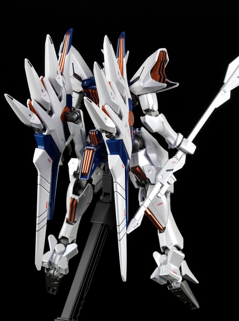 オレンジのスラスターがいい雰囲気でてカッコいい