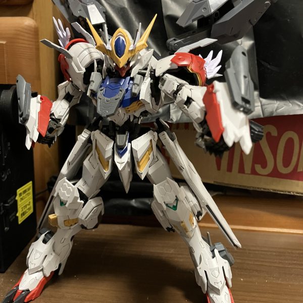 バックパックにMSGのディバイダーを腰のスカートをジャンクで追加しましたやっぱりルプスにウィングやバックパックのボリュームを増やすとカッコよくなります（4枚目）