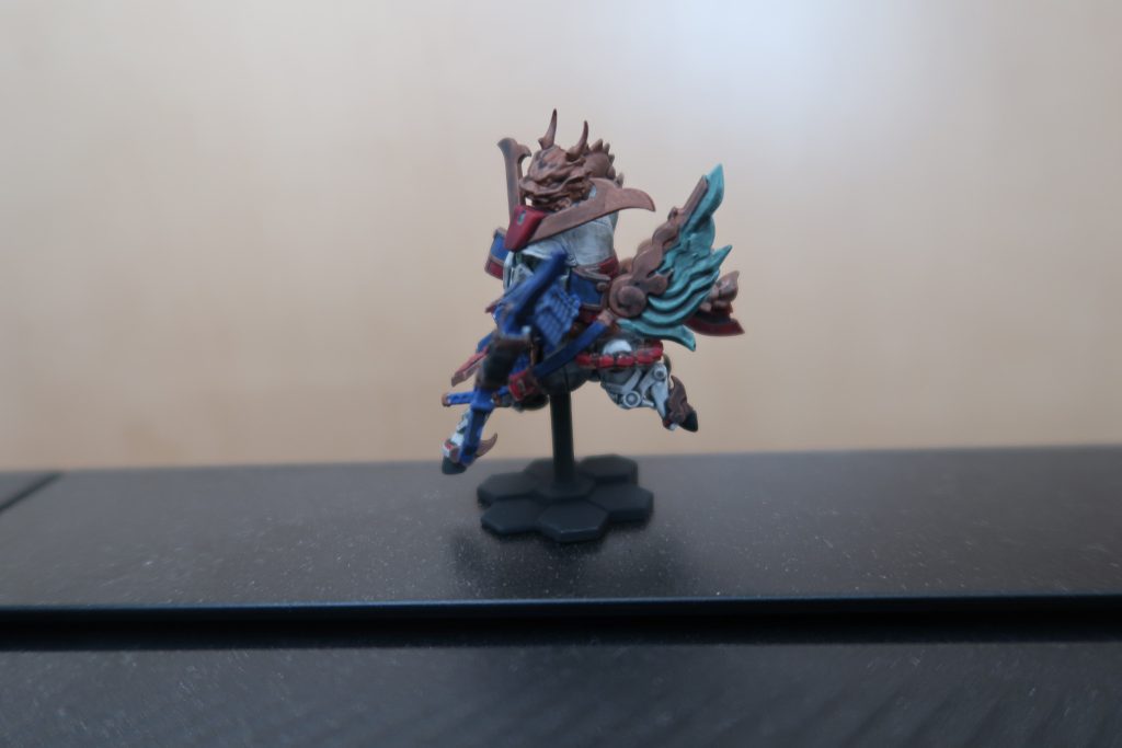 下地は「GSI クレオス(GSI Creos) 水性サーフェイサー1000 グレー」塗装はシタデルカラーを使って筆塗りです。