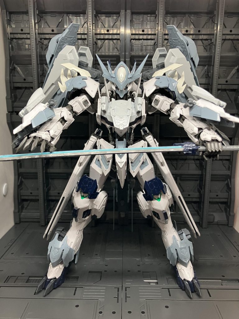 無限刀神牙フェンリルに収納されている太刀あらゆるものを切り裂き空間をも切るとされている